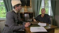 Stradan Ivan Puopolo Marski Mannerheimin asuun pukeutuneena