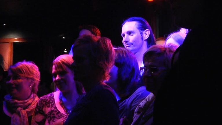 Lauri Tähkä tapaamassa faneja Seinäjoella syyskuussa 2011.