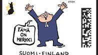 Postimerkki, jossa on Fingerpori-sarjakuvan hahmo papinkaavussa. Pappispukuun pukeutunut hahmo pitää käsiään ylhäällä ja sanoo "Tämä on merkki".