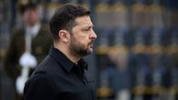 Volodymyr Zelenskyi seisoo tilaisuudessa.