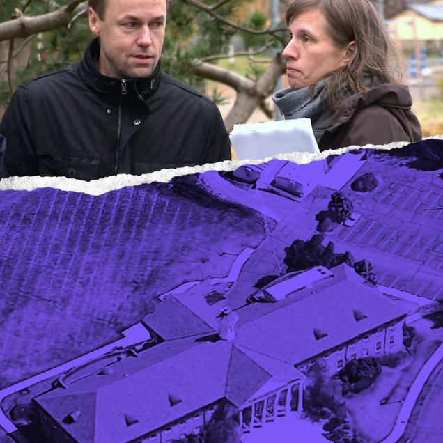 En flygbild visar en skolbyggnad omgiven av vägar och grönområden; texten “Google Earth” syns längst ner till höger.
