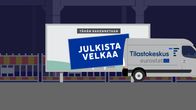 Rakennustyömaan edessä mainostaulu viittaa julkiseen velkaan; etualalla näkyy Tilastokeskuksen pakettiauto.