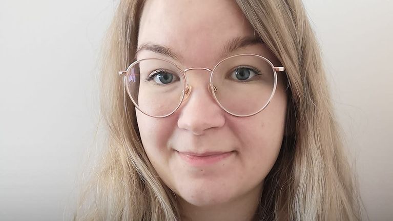 A woman looks in the camera. On top of the image is the text “Working as a coding journalist at Yle is a dream come true, as it combines my previous experience in journalism with my newfound expertise in IT.”