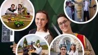 Tangentbordsriddarnas bakgrund med två personer utklädda till riddare med små avsnittsbilder på. Avsnittsbilderna är leksamma.