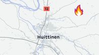 Karttagrafiikka tulipalopaikasta. Palopaikka on Huittisten koillispuolella.