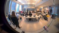 Klassrum i fisheye perspektiv.