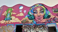 Salla Ikosen maalaamat valtavat tyttöaiheiset graffitit ovat olleet Wasa Graffitilandian suosituimpia teoksia