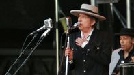 Bob Dylan laulaa Pori Jazz- festivaaleilla.
