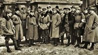 Puolalaisia sotilaita Lwów`in kaupungissa vuonna 1918. Kuvalähde: Panteon Polski -sanomalehti 1925.
