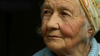 Dora Siivonen dokumentissa Ulkosaariston uskomaton Dora (2013)