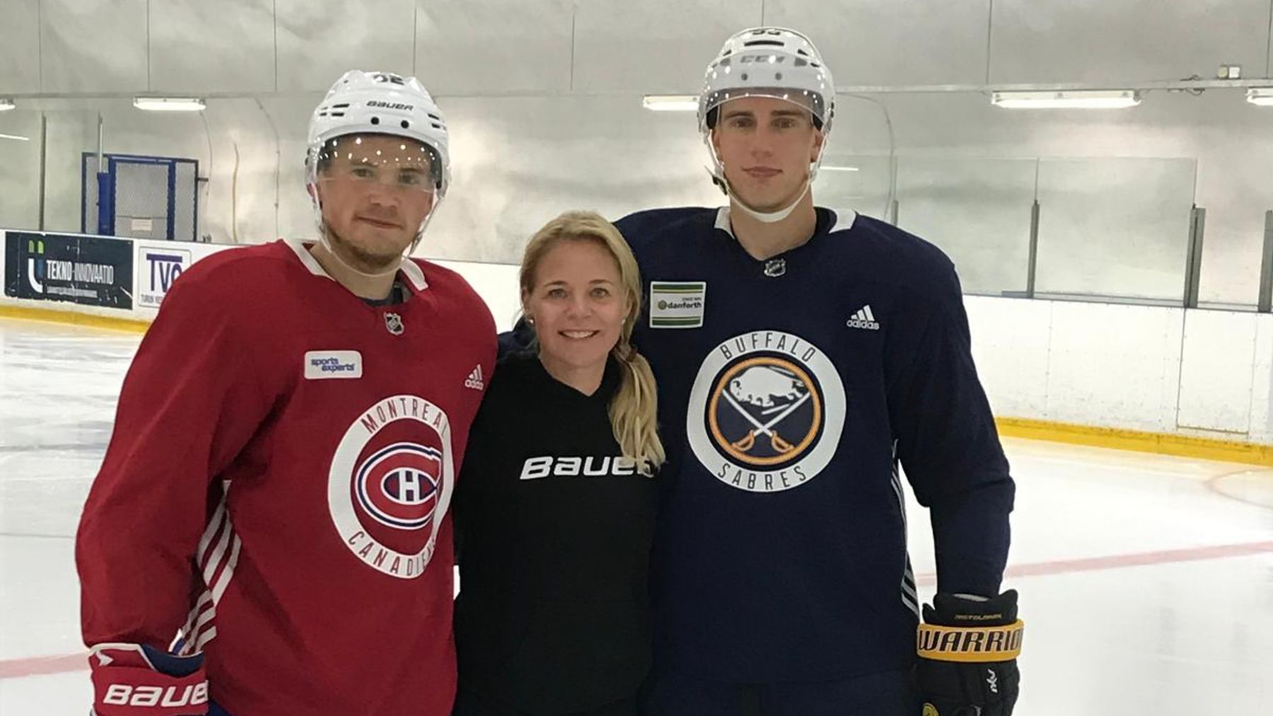 Luisteluvalmentaja Tiia Hurme on jakanut oppejaan muun muassa NHL-huipuille Artturi Lehkoselle (vas.) ja Rasmus Ristolaiselle. 