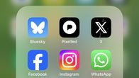 Ruutukaappauksessa näkyy somepalveluiden ikoneita: Bluesky, Pixelfed, X, Facebook, Instagram ja Whatsapp. 