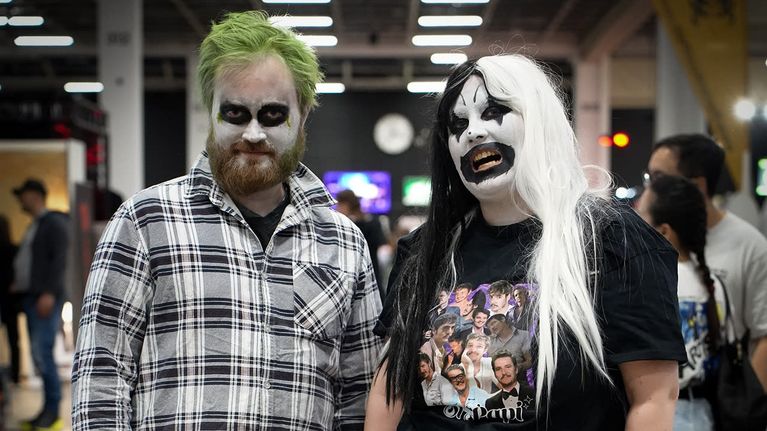 Comic Conin yleisöä, Mikko Viitapohja ja Katja Hietsalo.