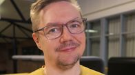 Matti Virtasalo kuvattuna työpaikallaan Lapin AMKin Kemin kampuksella.