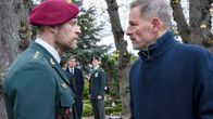 Serien Oxen handlar om krigsveteranen Niels Oxen som spelas avJacob Lohmann.