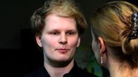 Pianisti Hannu Alasaarela Lotta Emanuelssonin haastattelussa.