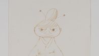 Huutokauppaa varten otettu kuva Tove janssonin piirroksesta, jossa on Pikku Myy kimono yllään.