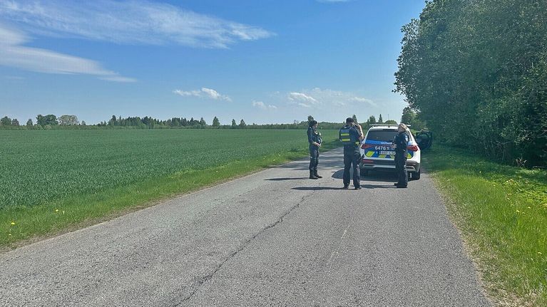Poliser i det område i Estland där en drönare kraschade i marken. Området isolerades.
