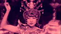 Love is all: 100 vuotta rakkautta. Dokumenttielokuva. Kollaasileokuva. Kuvassa Anna May Wong.