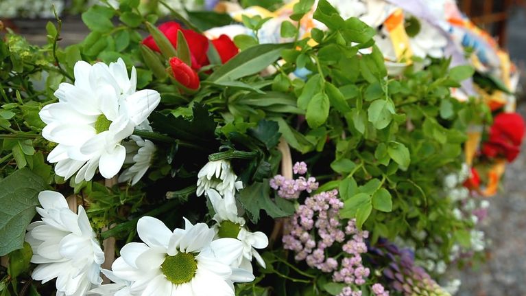 Gör midsommarn extra festlig med en midsommarstång | Strömsö | Svenska Yle