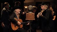 Wliie Nelson ja Merle Haggard studiossa musiikkidokumentissa The American Epic Sessions.