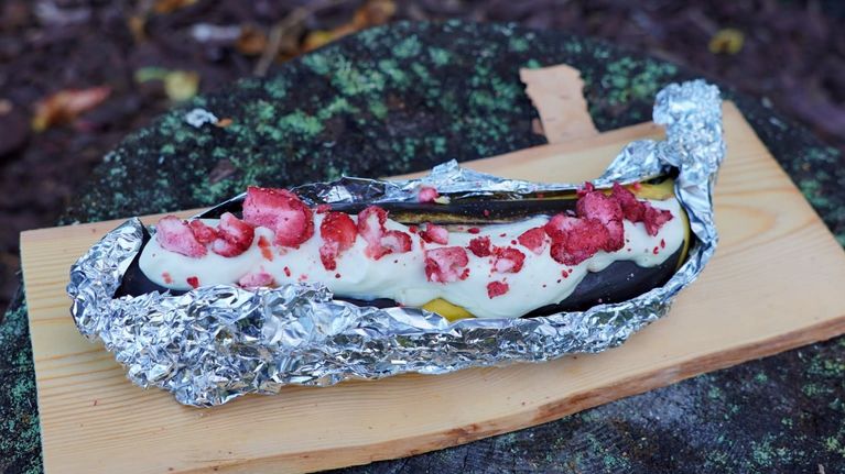 Den godaste utomhusmaten är en ”scoutbanan” med extra allt | Strömsö ...