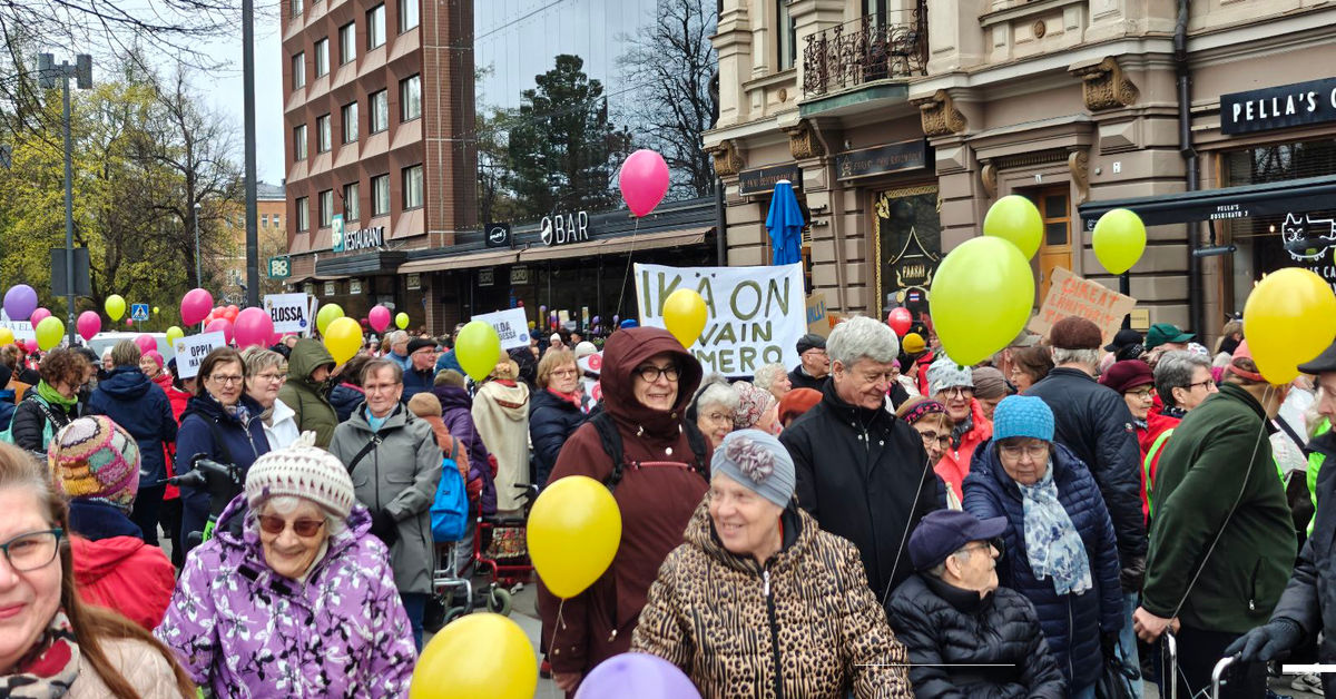 Ikäihmiset nousevat barrikadeille rollaattorimarssilla