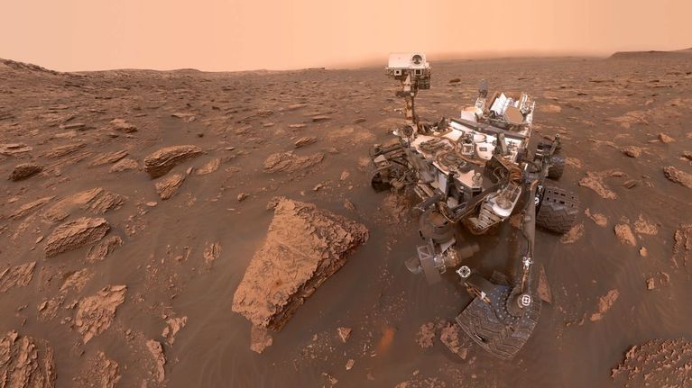 Mönkijän ottama selfie Marsin pinnalla.