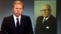 Kari Toivonen lukee uutisen Kekkosen kuolemasta (1986).