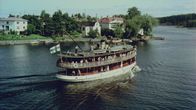 Saimaalla oli vielä 1950-luvulla vilkas laivaliikenne. Matkustajat saattoivat ihailla Saimaan maisemia sisävesihöyrylaivojen kyydistä.