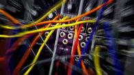 Elektronisen modulaarisen äänisyntesoijan kytkentäjohtoja