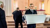 Dokumentti Pitkä taival kotiin seuraa sankarivainajan matkaa Karjalan kannakselta kotimaan multiin.