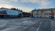 Matti Lohen koulun piha ja rakennukset Rautalammilla.
