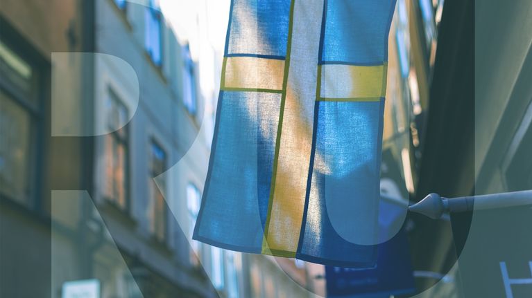 ruotsin lippu kujalla ja päällä teksti "RU"