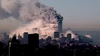 World Trade Center palaa (2001).