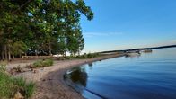 Etelä-Kallavedellä sijaitsevan Hietasalon ranta Kuopiossa.
