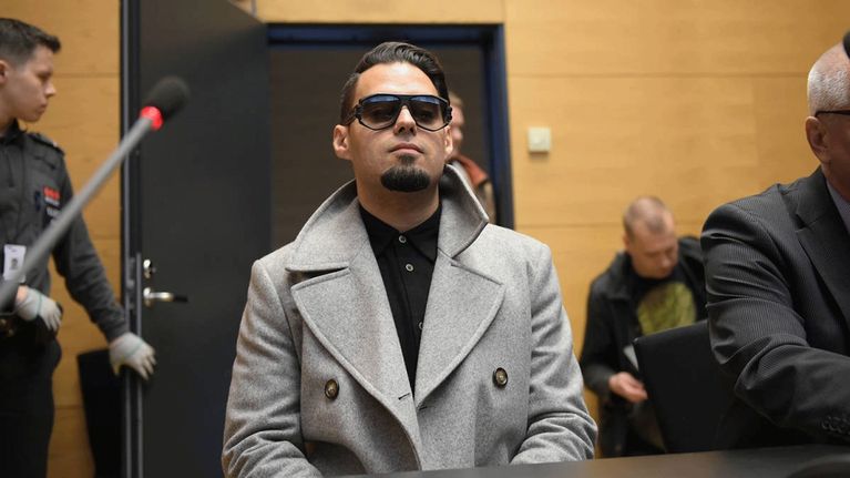 Axl Smith möter 33 smygfilmade sexpartners i Helsingfors tingsrätt ...