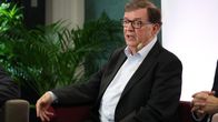 Paavo Väyrynen osallistuu vaalitenttiin Kouvolassa.