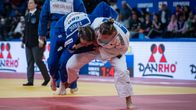 Emma Krapu (oik.) ja Petrunjela Pavić ottelevat judon EM-kisoissa.