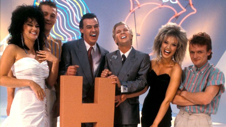Tiina Pirhonen, Ville Virtanen, Aake Kalliala, Pirkka-Pekka Petelius, Pirjo Luoma-aho ja Antti Raivio Hymyhuulissa (1987).