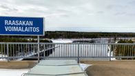 Näkymä alajuoksulle Iijoen Raasakan voimalaitoksen patosillalta