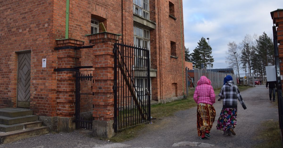 Asylsökande bakom lås och bom i gammalt fängelse | Inrikes | Svenska Yle