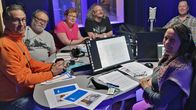 Luontoillan studiossa istuu viisihenkinen asiantuntijajoukko juontajanaan Minna Pyykkö.