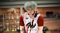 Santtu Tahvanainen bowlar.
