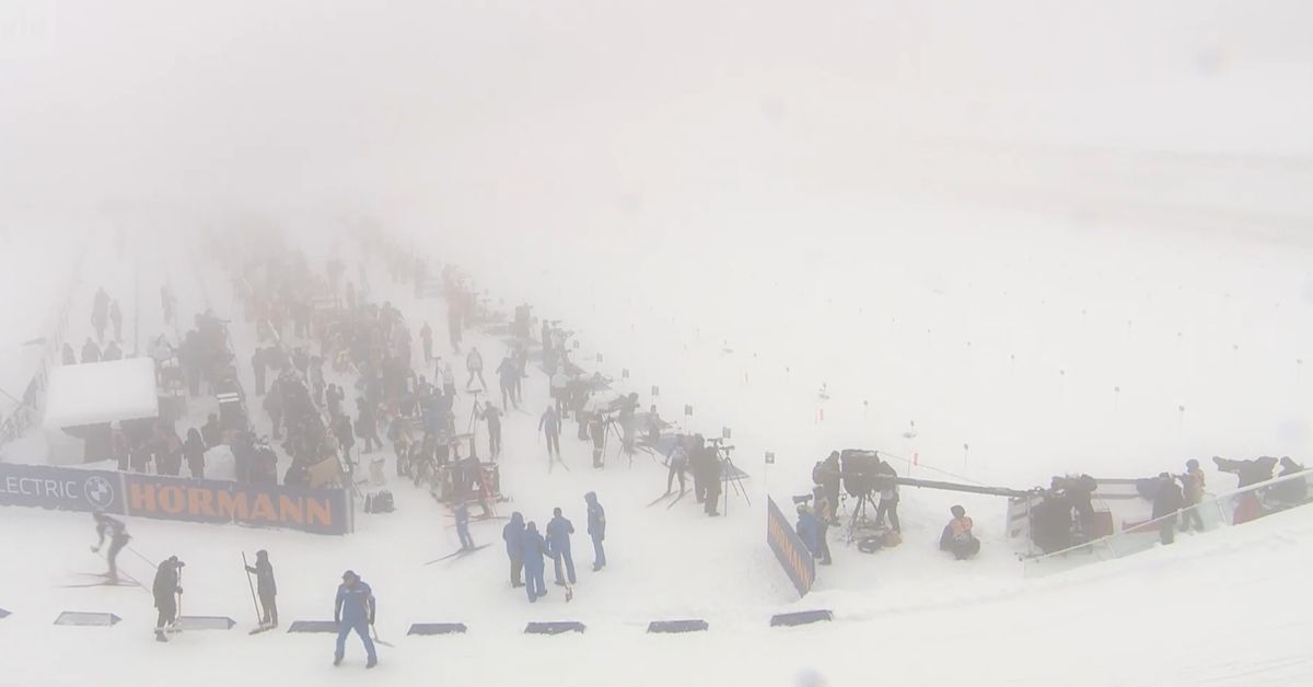 Dimma stoppade damsprinten i Holmenkollen – arrangören: ”Åkarna ser ...