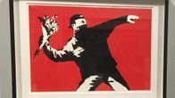 Banksyn taideteos näyttelystä A Visual Protest, The Art of Banksy, MUDEC 2019 Milanossa