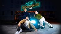 Gogi Mavromichalis, Joona Hellman ja Veronica Verho poseeraavat kameralle auton edessä. Taustalla Gogin kantabaari Live -logo.