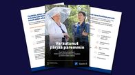 Sisäministeriön julkaiseman varautumisoppaan kansi ja pari sivua sisältä. Kannessa kaksi naista seisoo ulkona sateessa ja toisella on sateenvarjo, toisella ei.