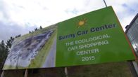 Sunny Car Centerin mainostaulu Hämeenlinnassa.
