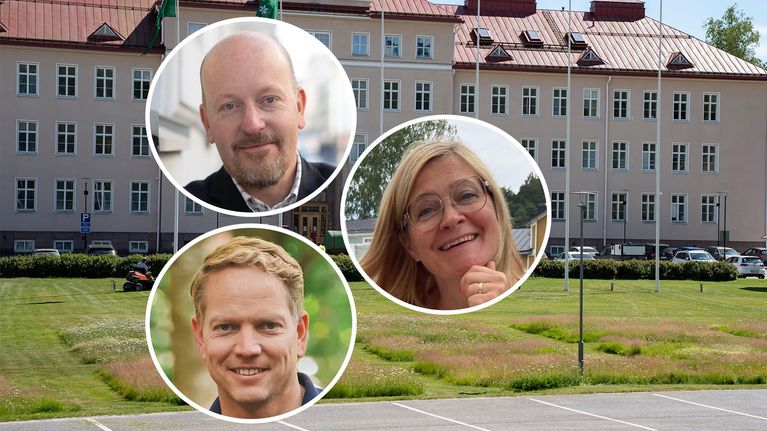 Tre personer i porträttcirklar framför en stor ljus byggnad med rött tak; gräsmatta och parkeringsplatser syns i förgrunden.